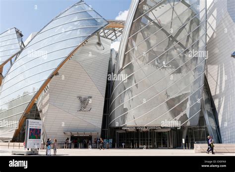 fondation louis vuitton entrance fee.